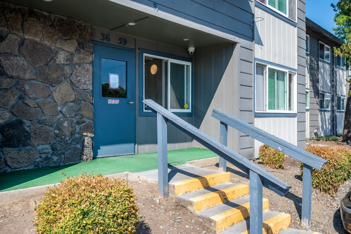 Photos and Video of Rose Villa Apartments in Roseburg, OR